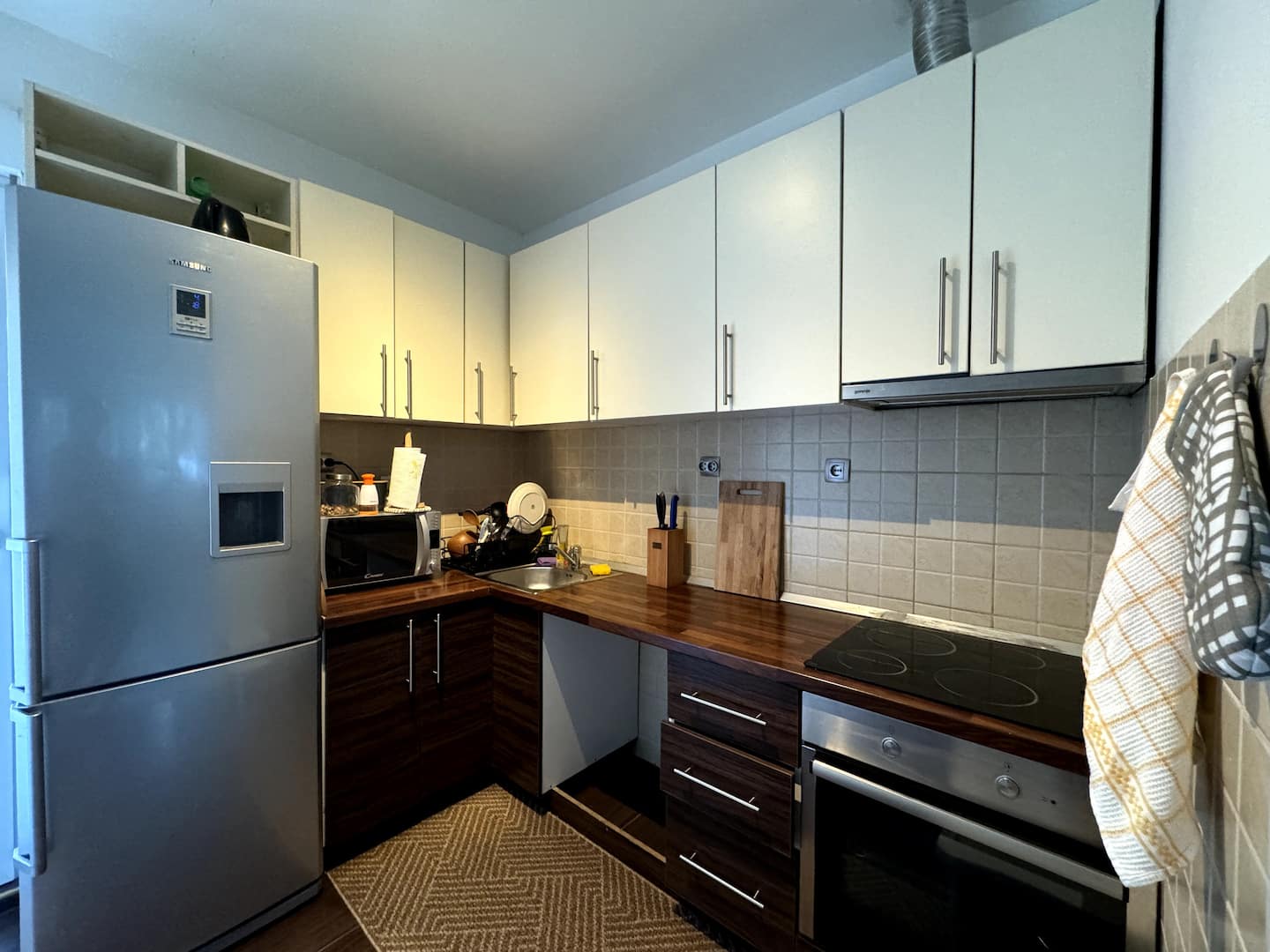 Fully equipped kitchen with fridge, oven and cooktop